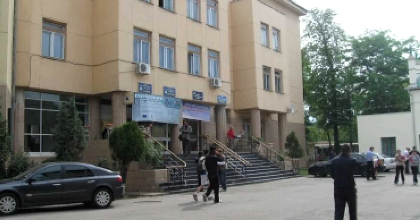 Studenții își pot ridica diplomele