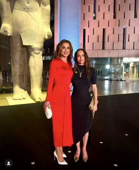 Regina Rania a Iordaniei și fiica sa la Marele Muzeu din Egipt