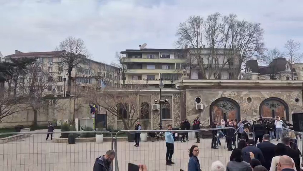 Marcel Ciolacu, huiduit la Constanța de susținătorii lui Călin Georgescu. „Vrem turul doi înapoi”