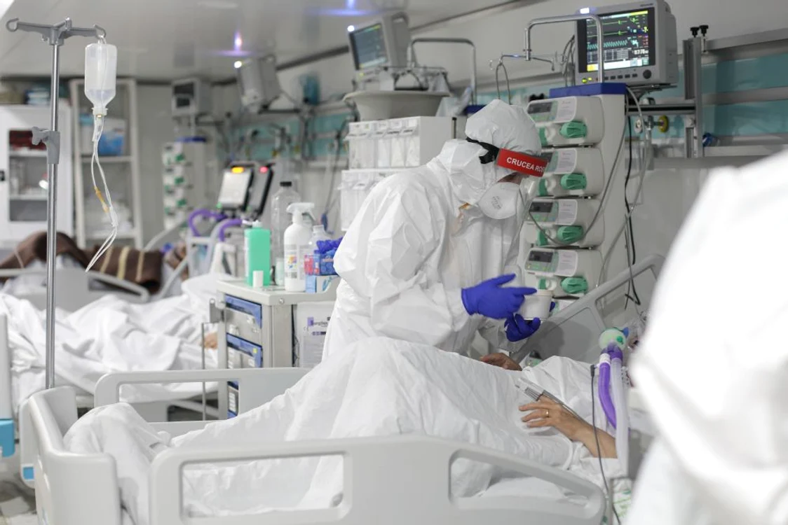 Tânărul de 34 de ani, care a stat intubat la ATI timp de trei săptămâni, a murit la două ore după ce s-a externatSursa foto: INQUAM PHOTOS/Octav Ganea