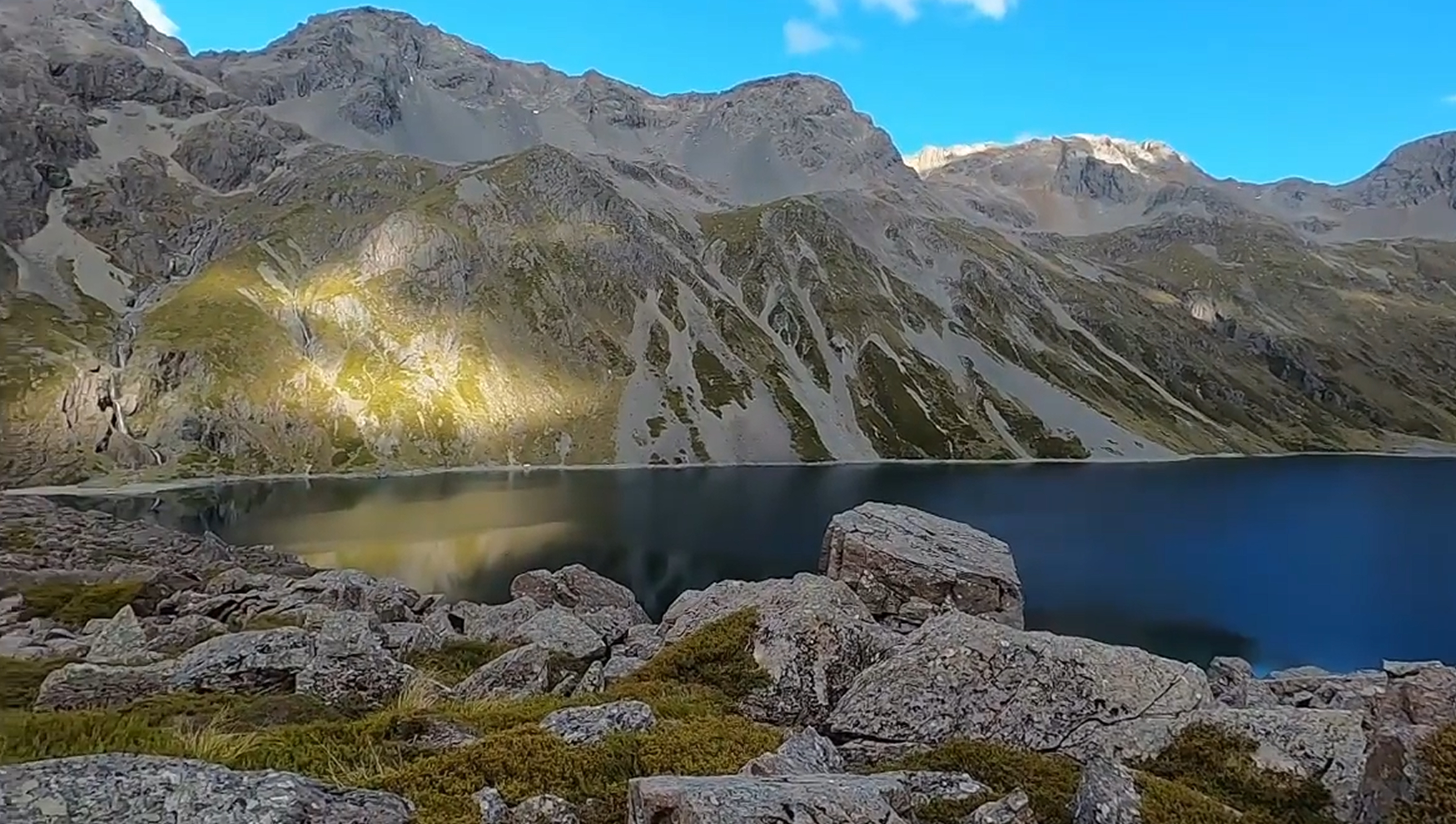 lacul Rotomairewhenua2 jpg