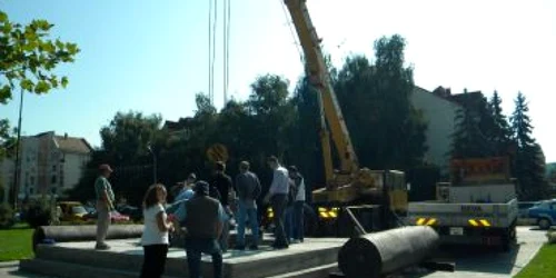 Bistriţa : Monumentul Eroilor a ajuns la Bistriţa - Adevărul la minut
