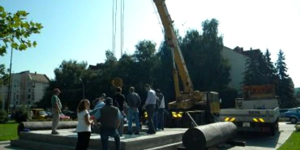 Bistriţa : Monumentul Eroilor a ajuns la Bistriţa - Adevărul la minut