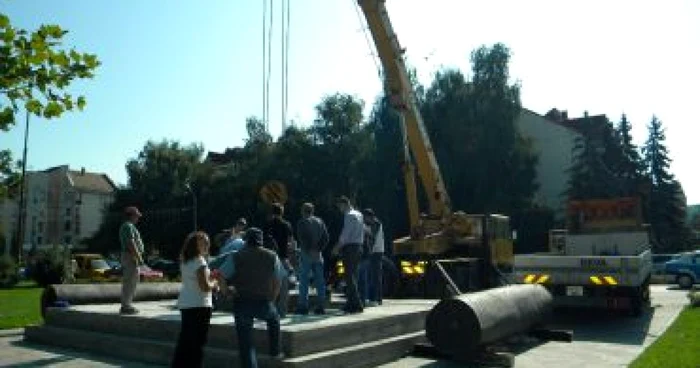 Bistriţa : Monumentul Eroilor a ajuns la Bistriţa - Adevărul la minut