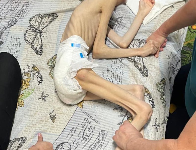 Autoritățile din Mureș nu văd vreo problemă în centrele unde copiii erau ținuți înfometați, ținuți încuiați și tratați cu medicamente expirate: „Sunt în siguranță”
