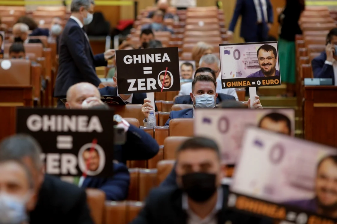 Motiunea simplă împotriva ministrului Cristian Ghinea, depusă de PSD, a fost dezbătută luni, în Parlament. FOTO: Inquam Photos/ George Calin