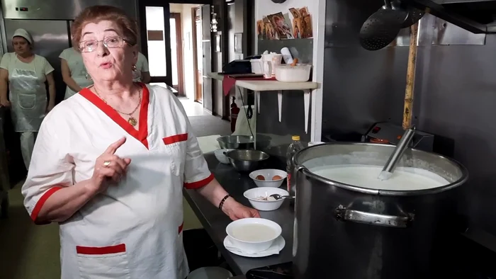 Cornelia Dumitrescu, inventatoarea rețetei de ciorbă rădăuțeană FOTO: Alina Iosif