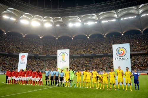 Nationalele de fotbal ale Romaniei si Turciei inaintea meciului din preliminariile Cupei Mondiale din 2014 FOTO Mediafax 