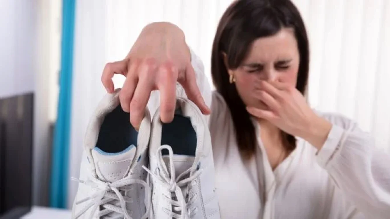 Cum să elimini mirosul neplăcut din pantofi și adidași cu un singur ingredient din bucătărie.