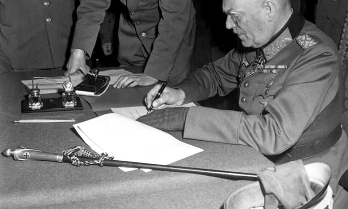 9 mai: La cartierul general sovietic din Berlin se semnează actul de capitulare necondiţionată a Germaniei – sfârşitul celui de–al Doilea Război Mondial  jpeg