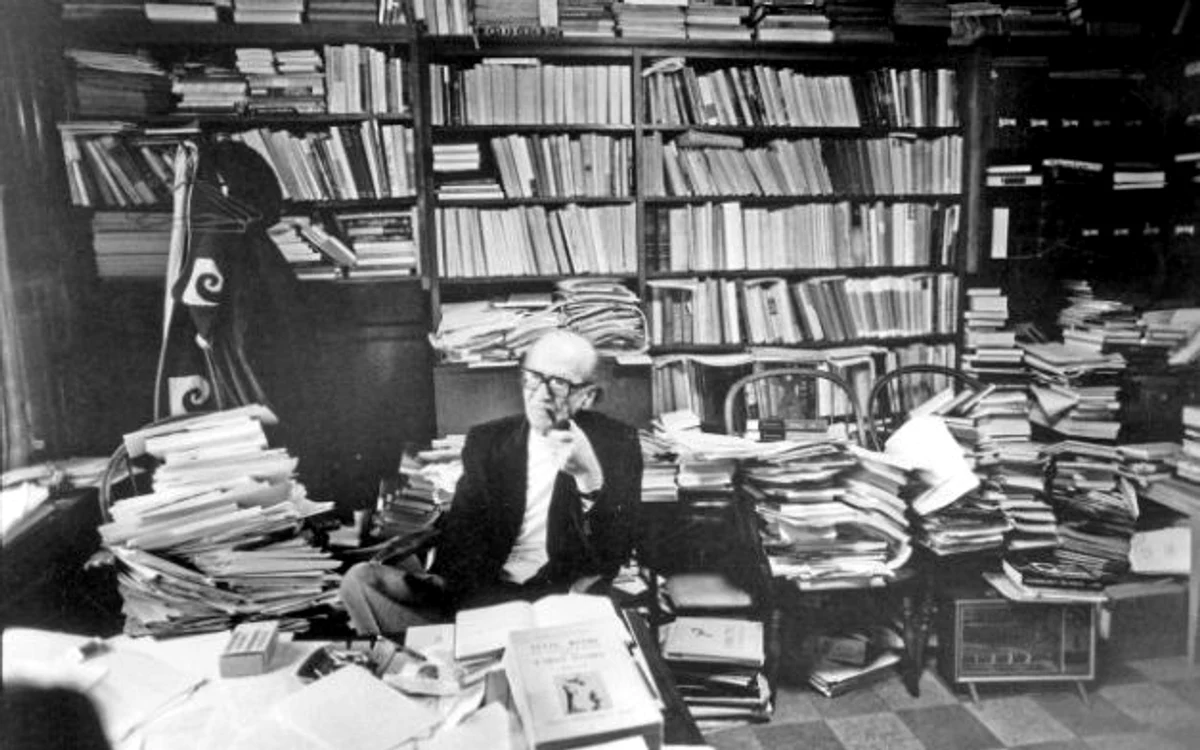 Studierea manuscriselor lui Mircea Eliade scoase la licitație nu e posibilă. FOTO: Arhiva familiei  