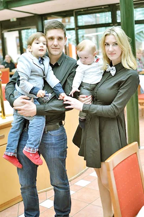 Fiul Mihai are doi  băieţi: unul de 3 ani  şi altul de 6 luni