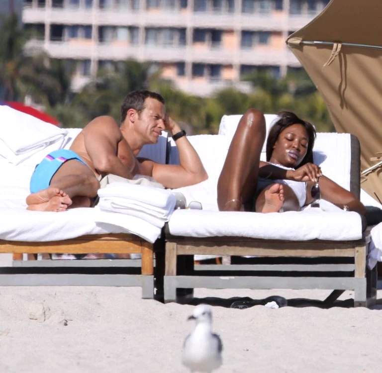 Naomi şi Vladislav pe o plajă în Miami (Spalsh)