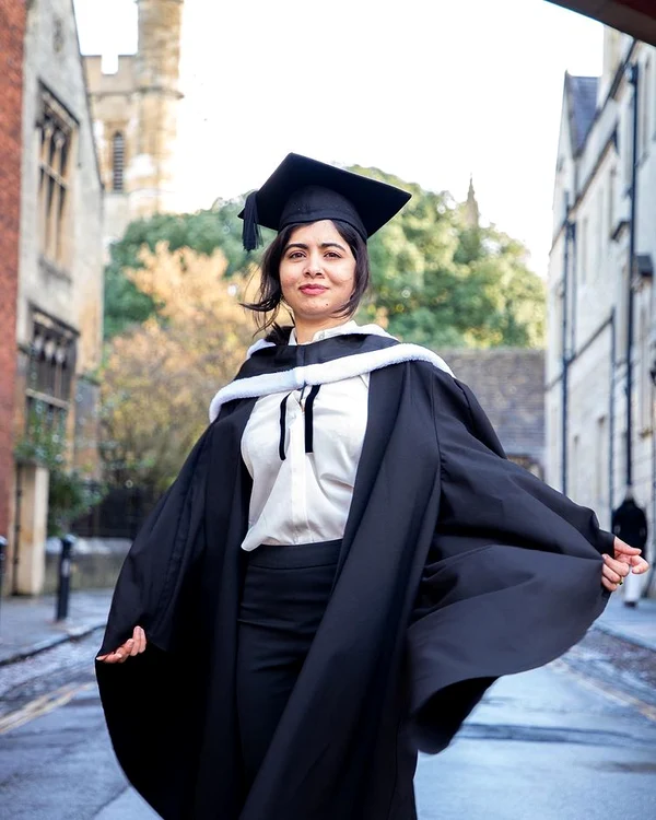8 malala yousafzai a absolvit oxford 7 jpg jpeg