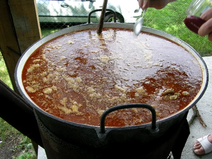 În Capitală se prepară un gulaș uriaș, demn de Cartea Recordurilor