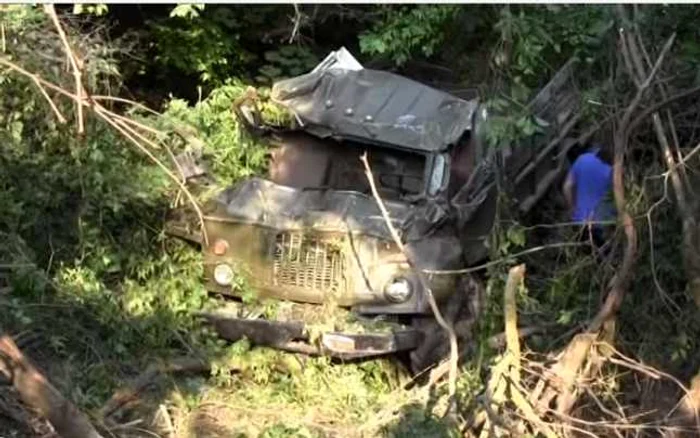 Unul dintre camioanele implicate în accident. FOTO: captură youtube
