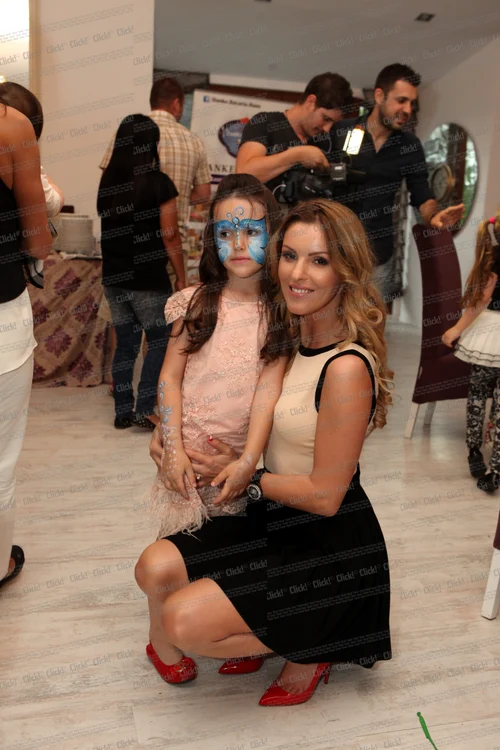 Denisa Nechifor și Rania, fetița ei cu fotbalistul Adi Cristea. FOTO: SEVER GHEORGHE