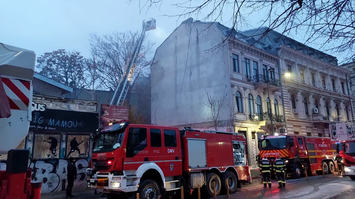 Incendiu Centrul Vechi București Foto ISU B If 1 jpeg