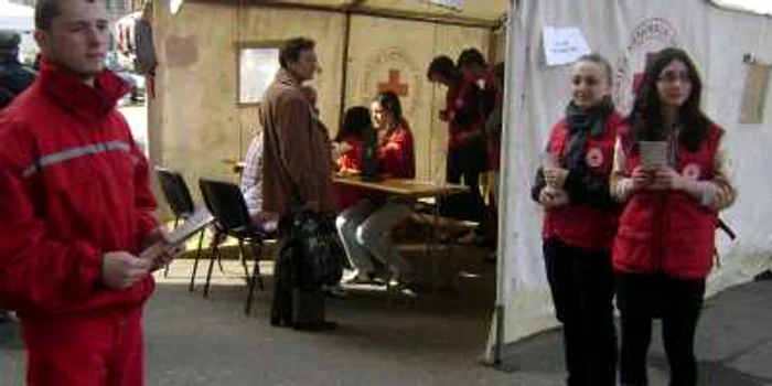 Voluntarii de la Crucea Roşie au stat la dispoziţia sătmărenilor de la ora 11.00 la 14.00