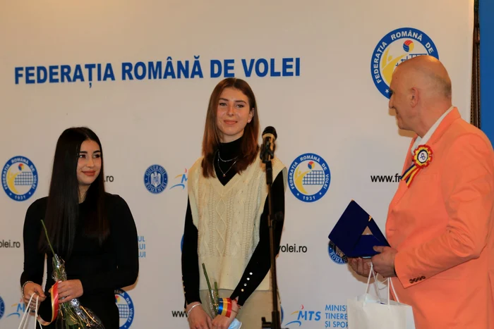 Alexandra Ion (stânga) și Teodora Iancu, titulare în naționala de junioare (FOTO: Marian Burlacu)