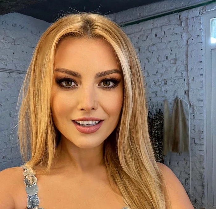 Elena Gheorghe, imagini senzuale din vacanță! Moment de „Bam Bam” când „cei mici merg la plajă cu bunicii”