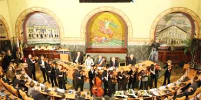 Craiova: Şedinţă pentru cetăţenii de onoare