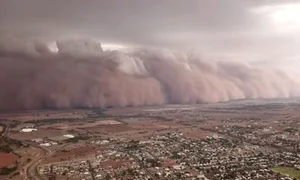 VIDEO / Fenomene meteo extreme în Australia: grindină, inundaţii şi un nor de praf care a schimbat ziua în noapte  jpeg