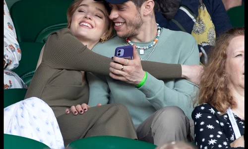 1 phoebe dynevor pete davidson 3 jpg jpeg