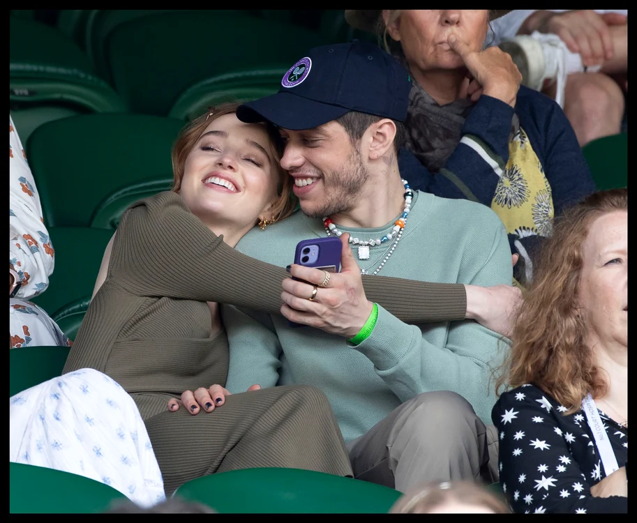 1 phoebe dynevor pete davidson 3 jpg jpeg