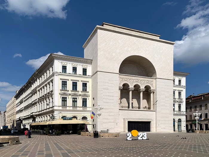 Transformările fațadei Operei din Timișoara FOTO arhivă Adevărul