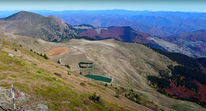 Lacul Vulturilor este o atracție deosebit de frumoasă FOTO Vali Blidaru