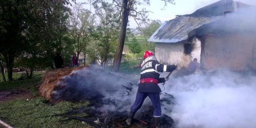 Incendiu provocat de copii în comuna Zvorîştea
