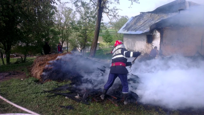 Incendiu provocat de copii în comuna Zvorîştea