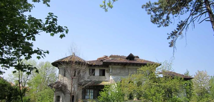 Casa Miclescu, aflată chiar în inima Capitalei, este lăsată în paragină. FOTO Mădălina Mihalache