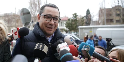 Victor Ponta Parchet casual blugi FOTO Inquam Photos Octav Ganea