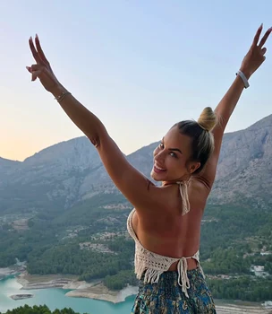 Vedeta este legată de Spania, din mai multe puncte de vedere și are prieteni acolo, Amna se gândește serios și ia în calcul varianta de a se muta acolo peste mai mulți ani de zile