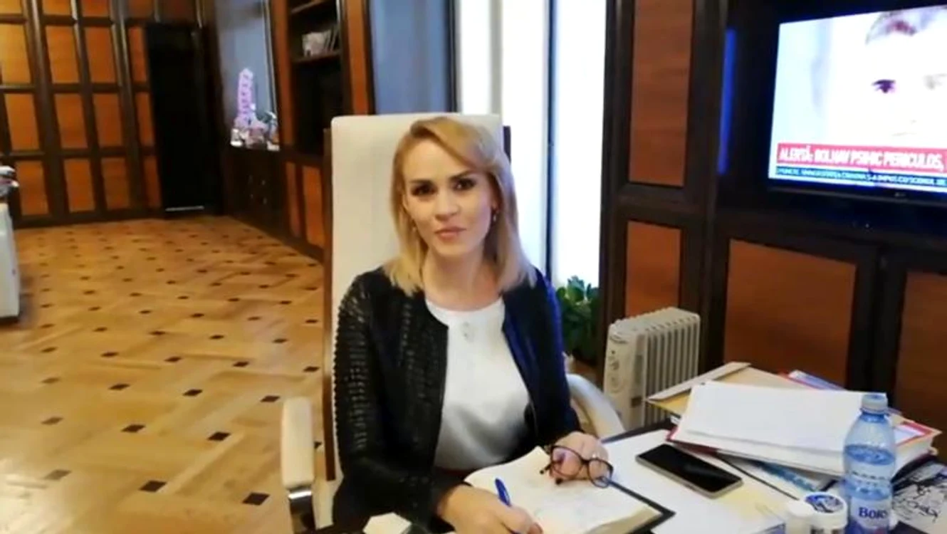 
    Gabriela Firea se încălzește la primărie cu un calorifer electric  