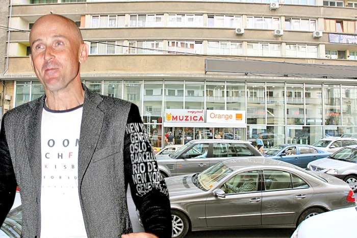 
    Mugur, de unde ai atâţia bani?  