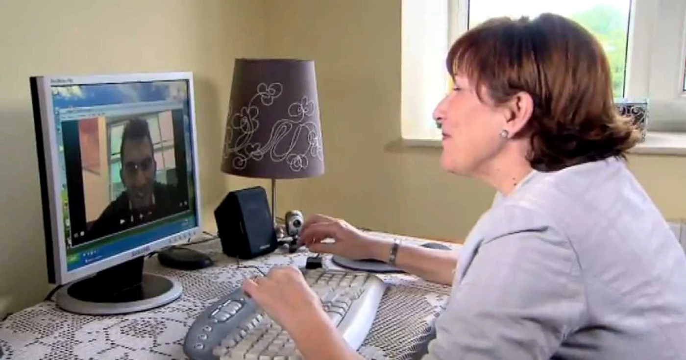 Dorinela Tecău vorbeşte cu Horia prin videocall