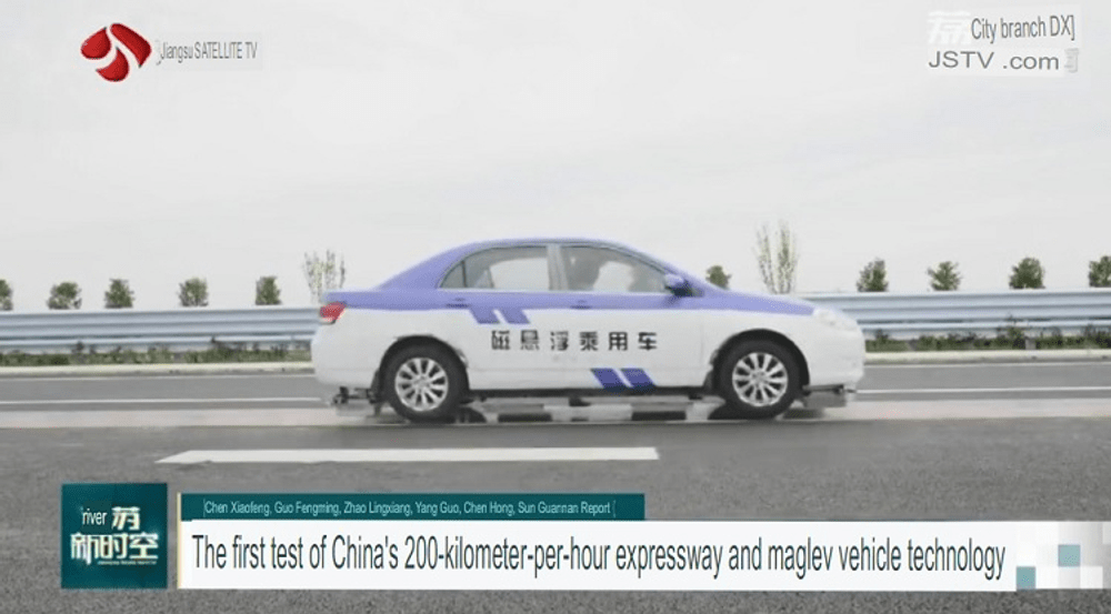 O maşină Maglev, testată pe o autostradă din China