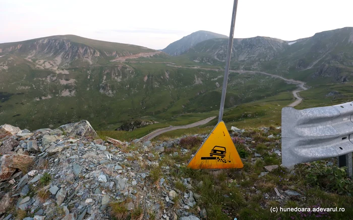 Din cauza condiţiilor meteo, s-a redus orarul de circulaţie pe Transalpina. Foto Adevărul