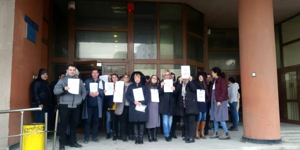 Protest spontant al grefierilor de la Tribunalul Prahova. Şedinţele de judecată