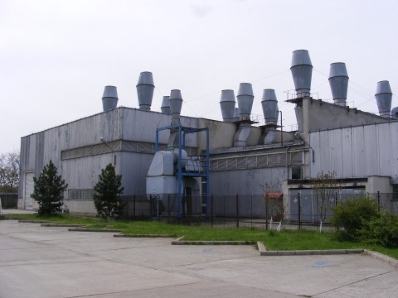 Prima fabrică de seringi din România a fost vândută la licitație. Angajații și-au primit salariile restante de un deceniu