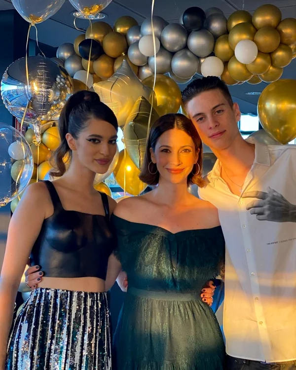 Andreea Berecleanu cu cei doi copii ai săi, Eva și Petru jpg