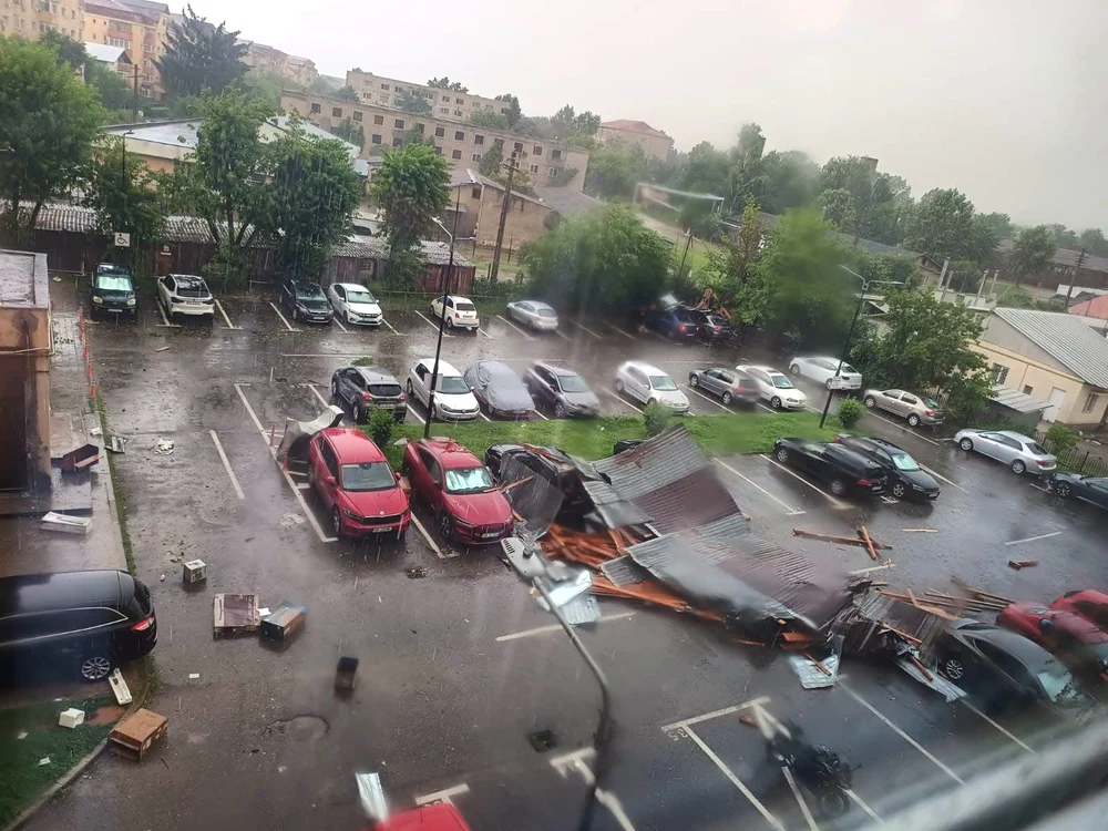 Dezastru după furtuna din București Foto: IGSU