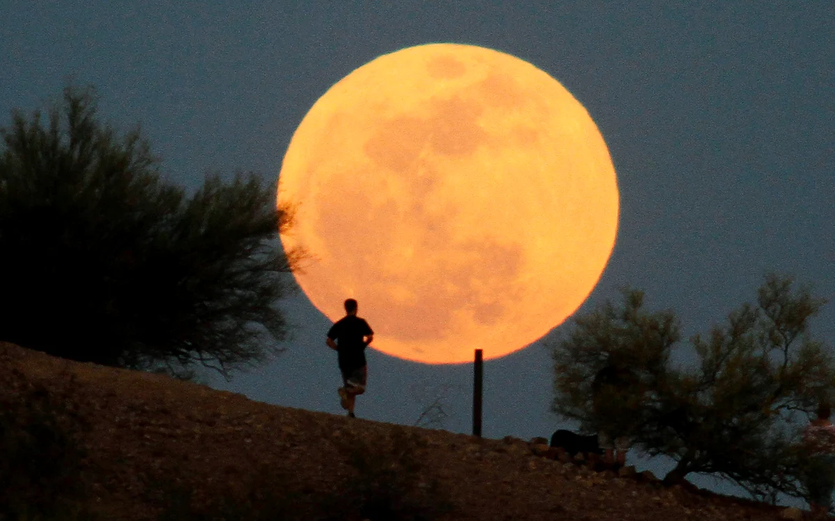 
    Puteţi vedea de oriunde SuperLuna, duminică, după ora 21.00  