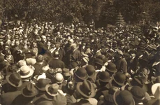 Constantin Mille, cuvântare la inaugurarea bustului lui Gheorghe Panu din Cișmigiu. Imagine din colectai Bibliotecii Academiei Romane