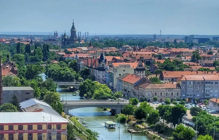 Proprietarii caselor cumpărate în baza Legii 112 își primesc terenul de sub construcții FOTO Arhivă