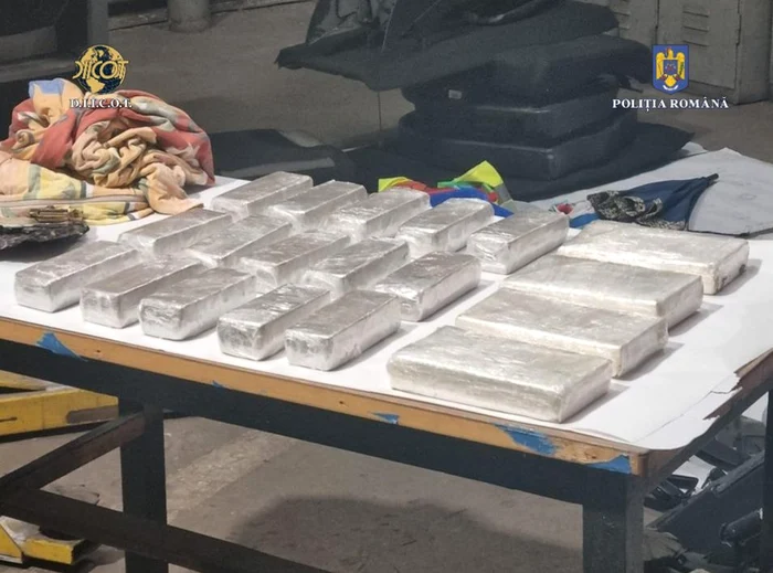 14 kilograme de droguri introduse in Romania de 3 cetateni   Foto DIICOT