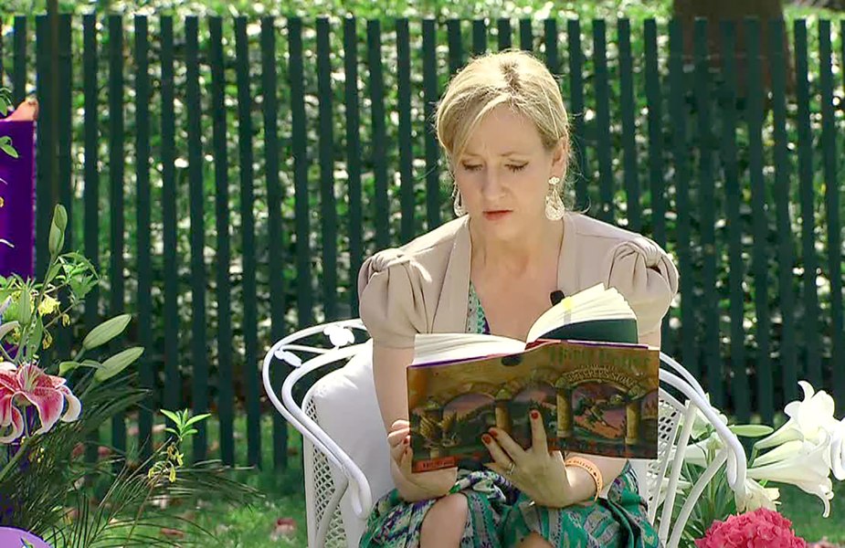 JK Rowling provoacă poliția să o aresteze, conform noii legi privind infracțiunile motivate de ură. „Aștept cu nerăbdare”